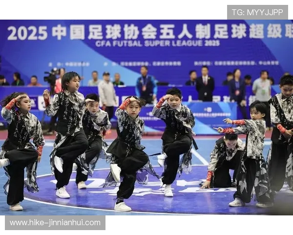 五人制足球球星激烈对决 展现顶级技术与精彩进攻防守较量