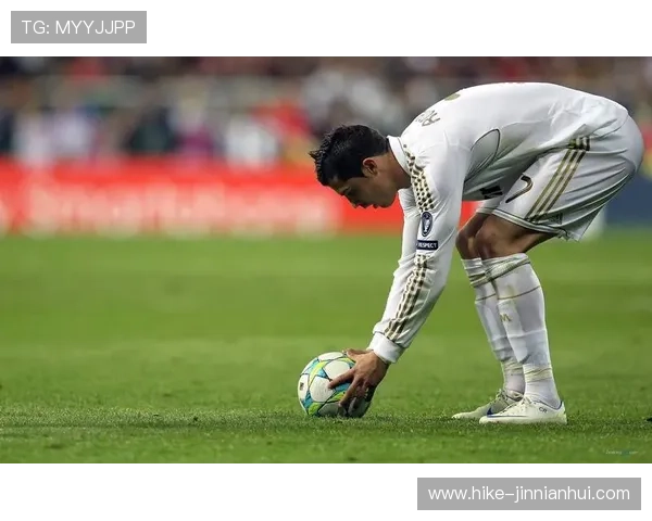 震撼视觉体验：全球顶级足球球星高清4K图片与精彩背后故事全解析